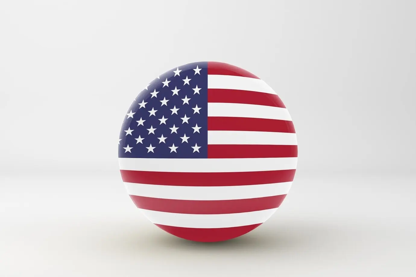 Flagge der Vereinigten Staaten vor weißem Hintergrund